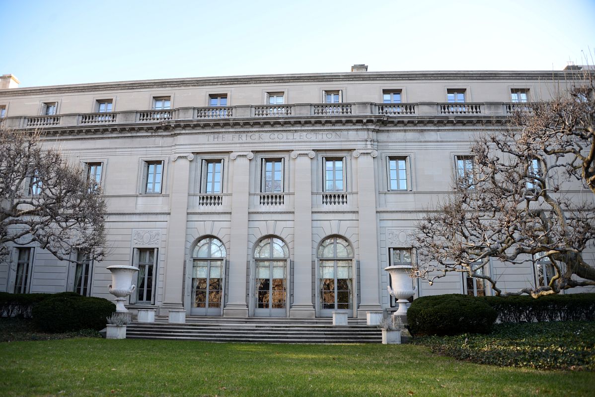 10 Henry Clay Frick House Was Completed In 1914 And Now Houses The Frick Collection At 1 E 70 St In Upper East Side New York City